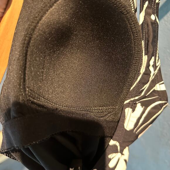 Hurley NWT Size X-Small One Piece Bathing Suit Black White Floral Vacation Beach - Picture 13 of 14